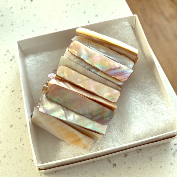 Jewelry - NWT elastic bracelet